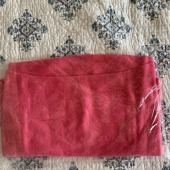 ALICE + OLIVIA ROMA OVERSIZED PULLOVER - Picture 9 of 9